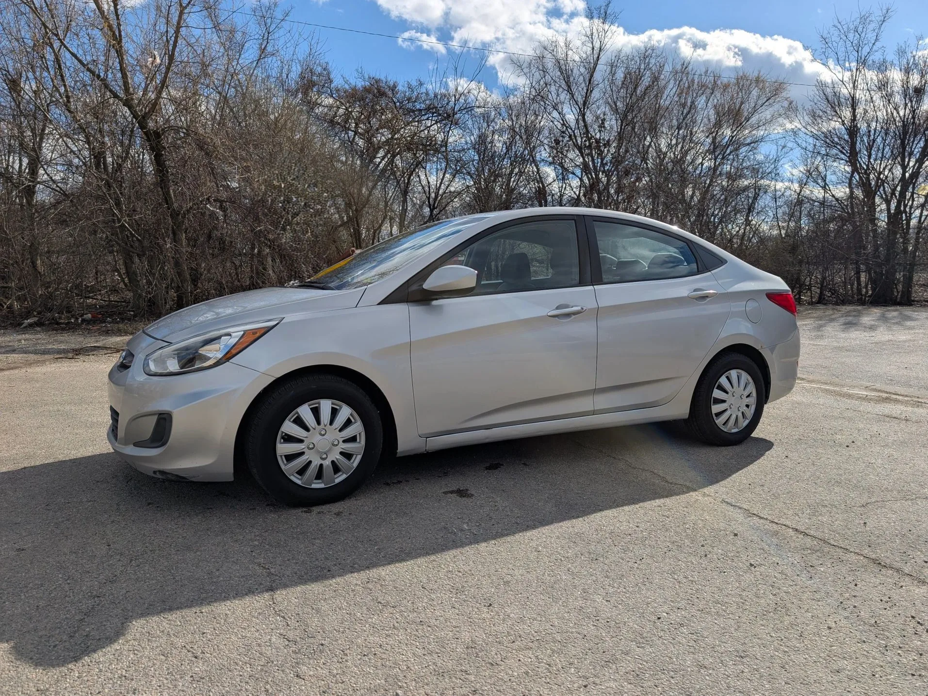 2017 Hyundai Accent SE Silver — view 2